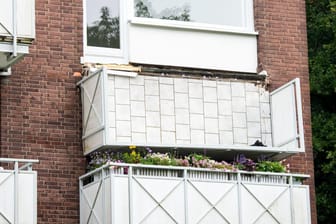 Balkon bricht in Hamburg ab - Sechs Menschen verletzt