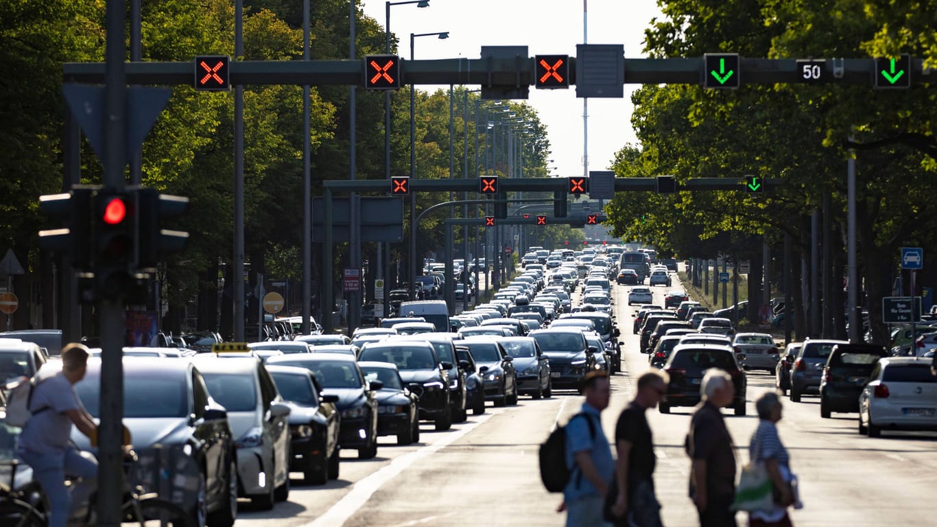 Stau in Berlin (Symbolbild): In der Stadt sind einige Abschnitte besonders anfällig für Staus.