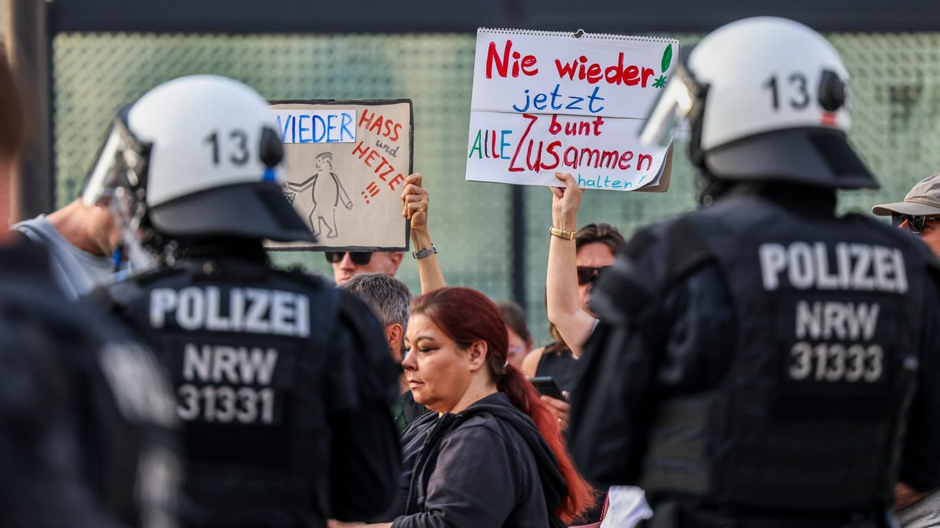 Nach der Messerattacke auf dem Solinger Stadtfest - Demonstration