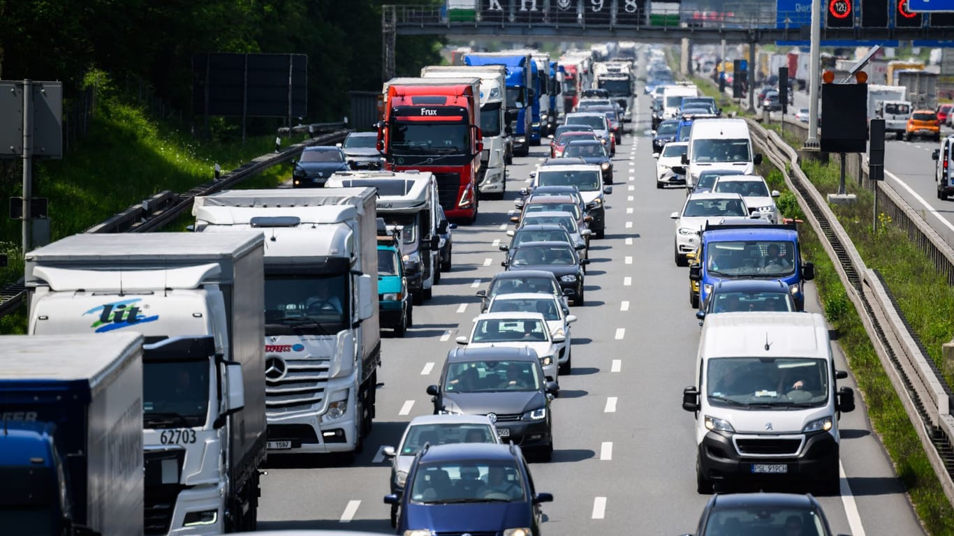 Viele Staus auf den Autobahnen in Niedersachsen in den Ferien