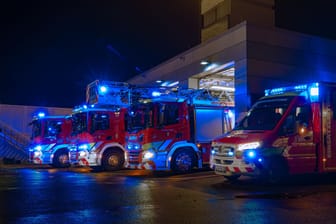 Einsatzfahrzeuge der Feuerwehr in Gladbeck (Symbolbild): In der Korte-Straße hatten Rauchmelder Alarm geschlagen.