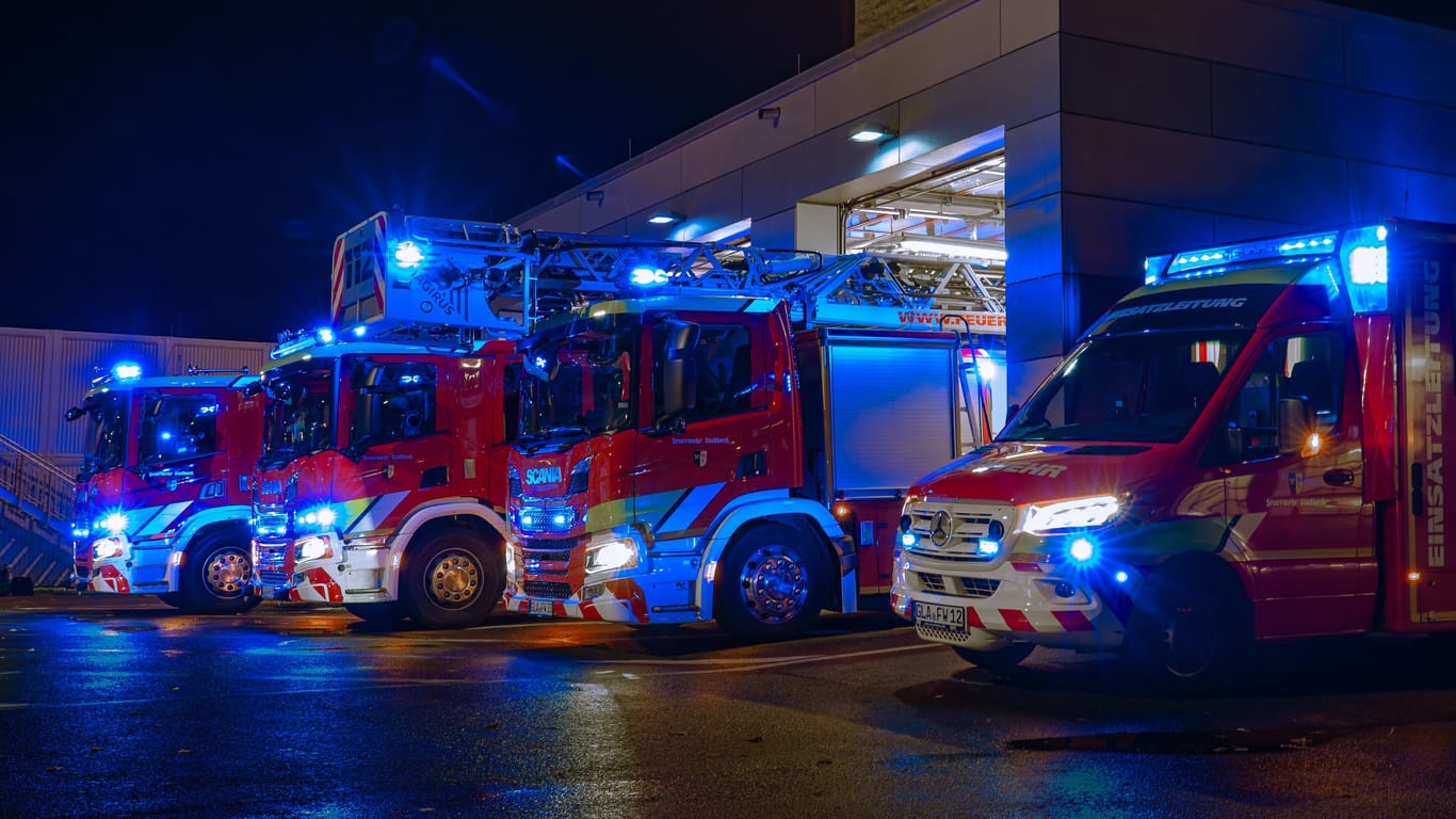 Einsatzfahrzeuge der Feuerwehr in Gladbeck (Symbolbild): In der Korte-Straße hatten Rauchmelder Alarm geschlagen.