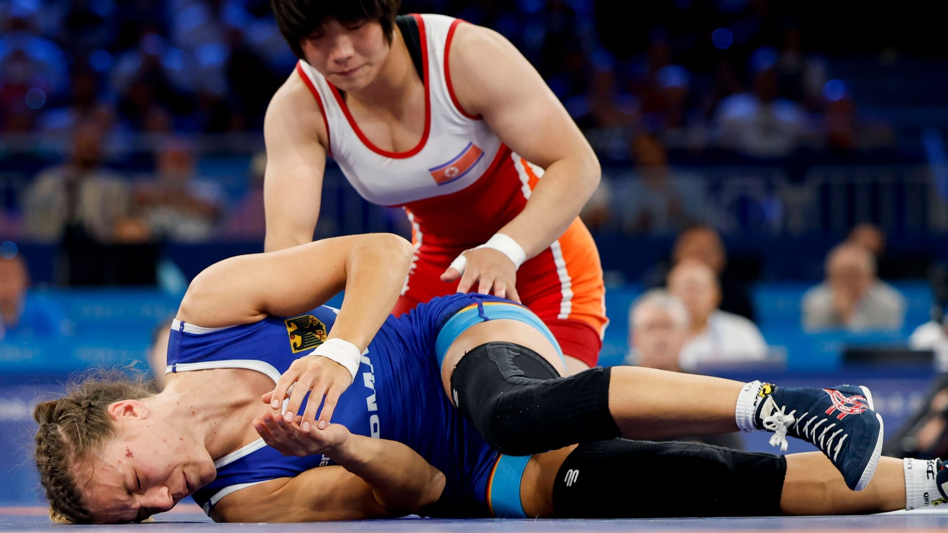 Ringerin Annika Wendle: Im Bronze-Match gegen Hyo HGyong Choe aus Nordkorea verletzte sich die Deutsche schwer.