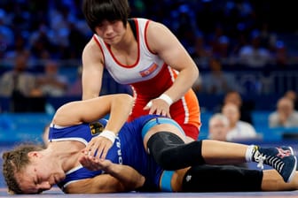 Ringerin Annika Wendle: Im Bronze-Match gegen Hyo HGyong Choe aus Nordkorea verletzte sich die Deutsche schwer.