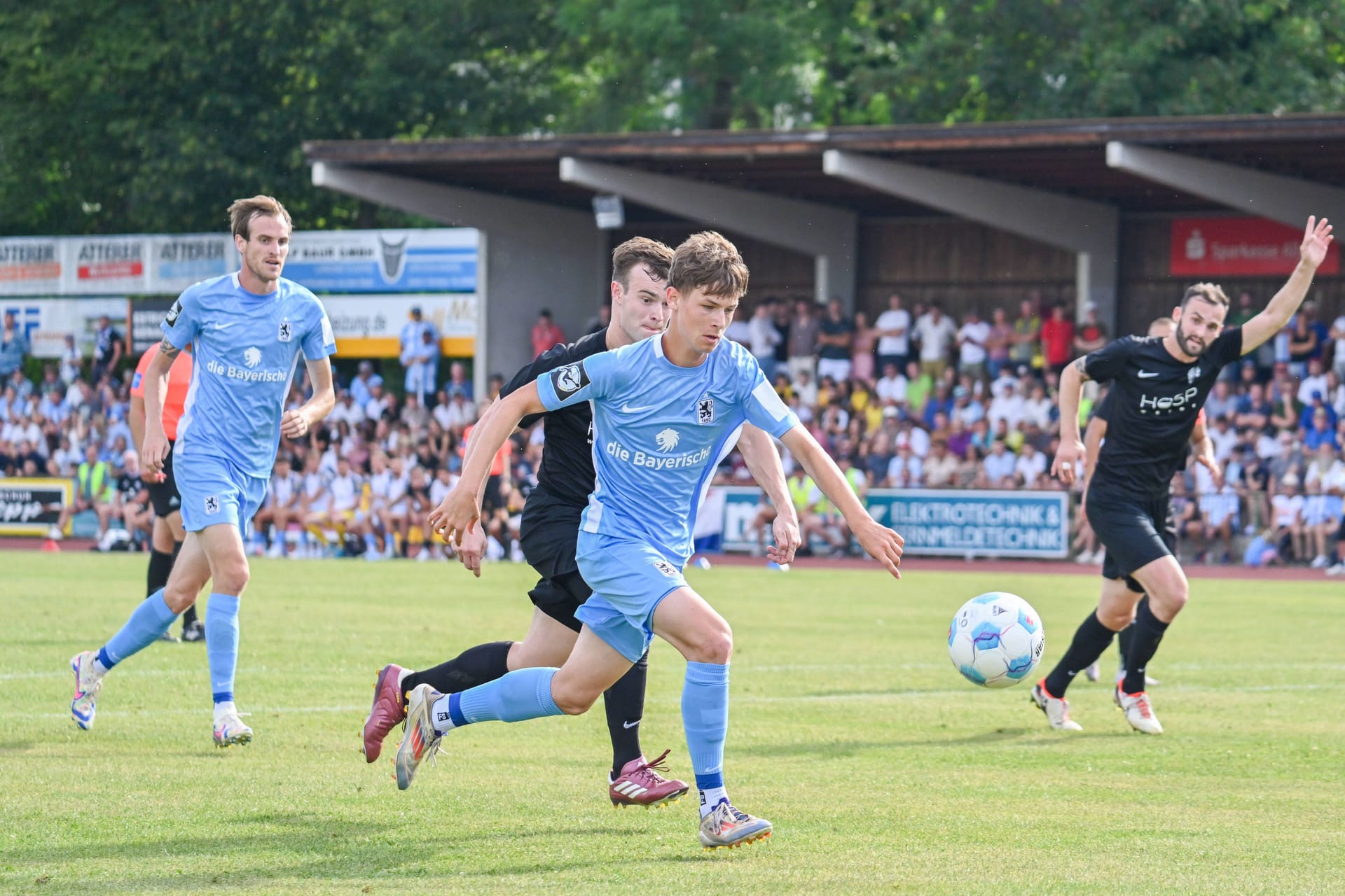 Raphael Ott von 1860 München im Toto-Pokal gegen den FC Thalhofen.