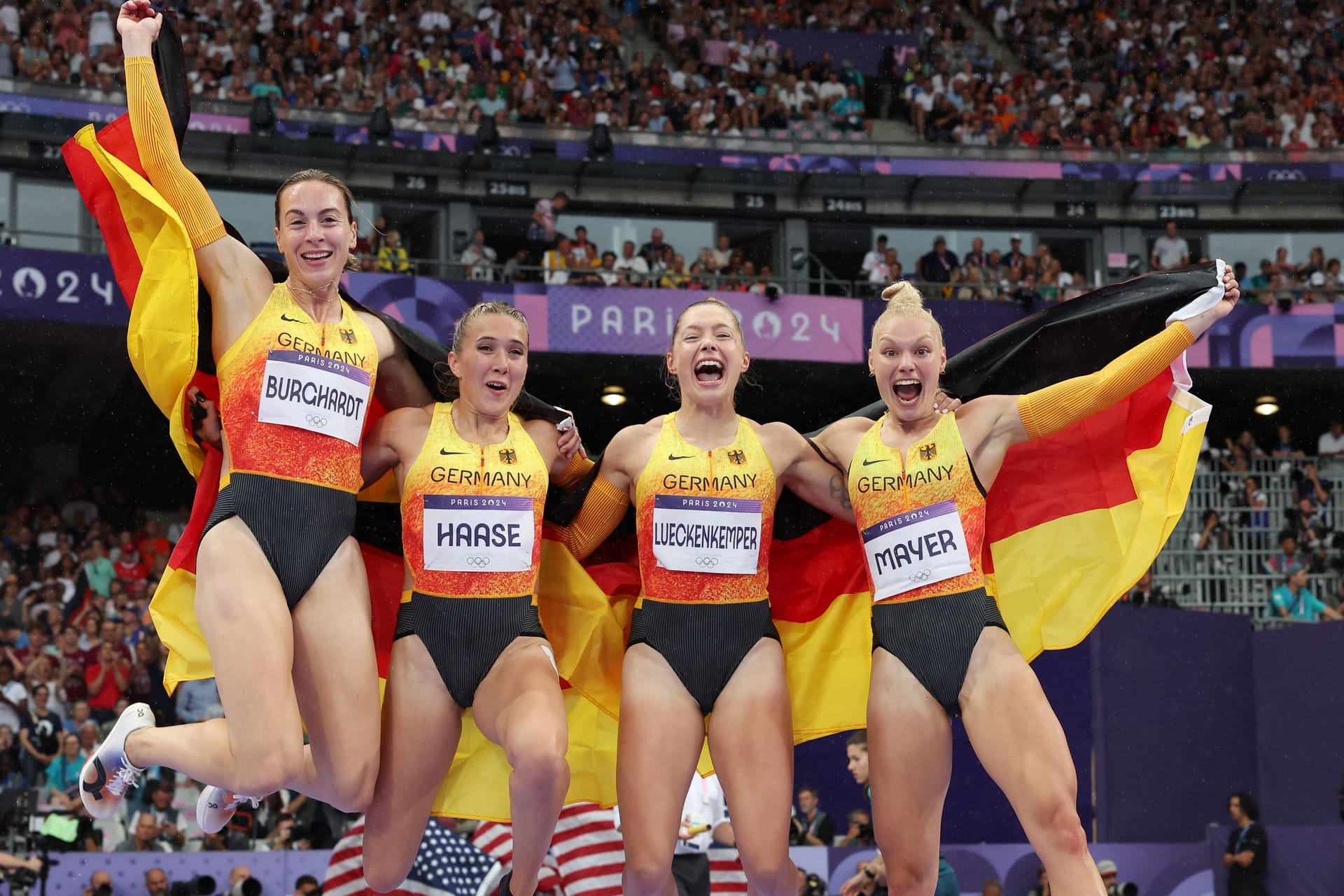 Die deutsche 4x100m-Staffel nach dem Gewinn der Bronze-Medaille in Paris: Jubeln deutsche Athleten auch bald in der Heimat?