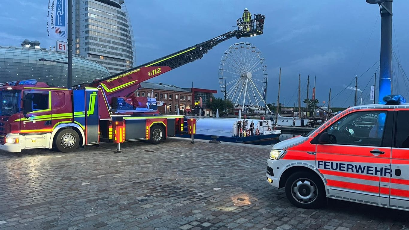 Die Frau trieb in der Nähe des Deutschen Auswandererhauses im Wasser.