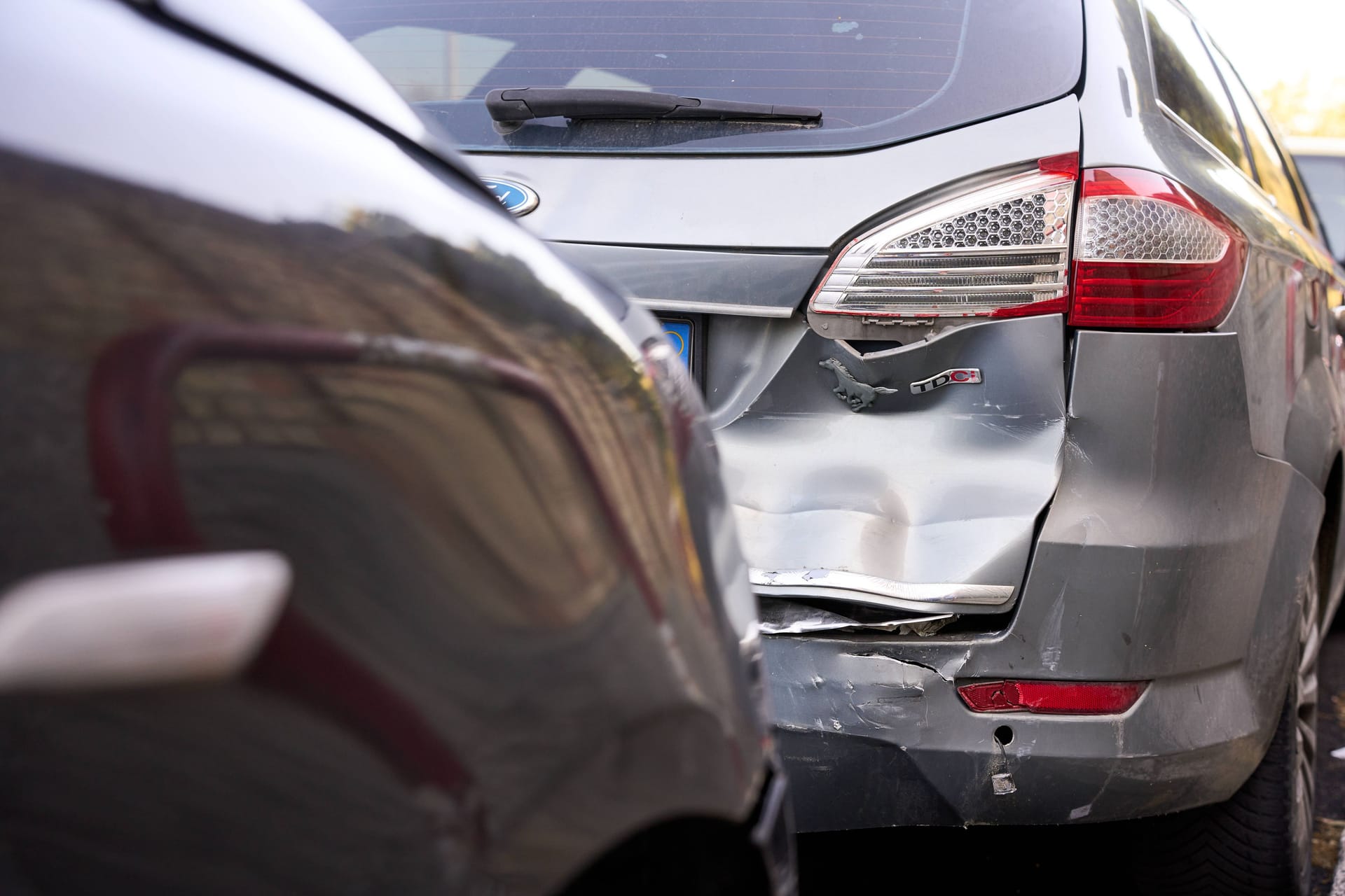 Unfall beim Wenden: Kleine Umwege können großen Ärger ersparen.