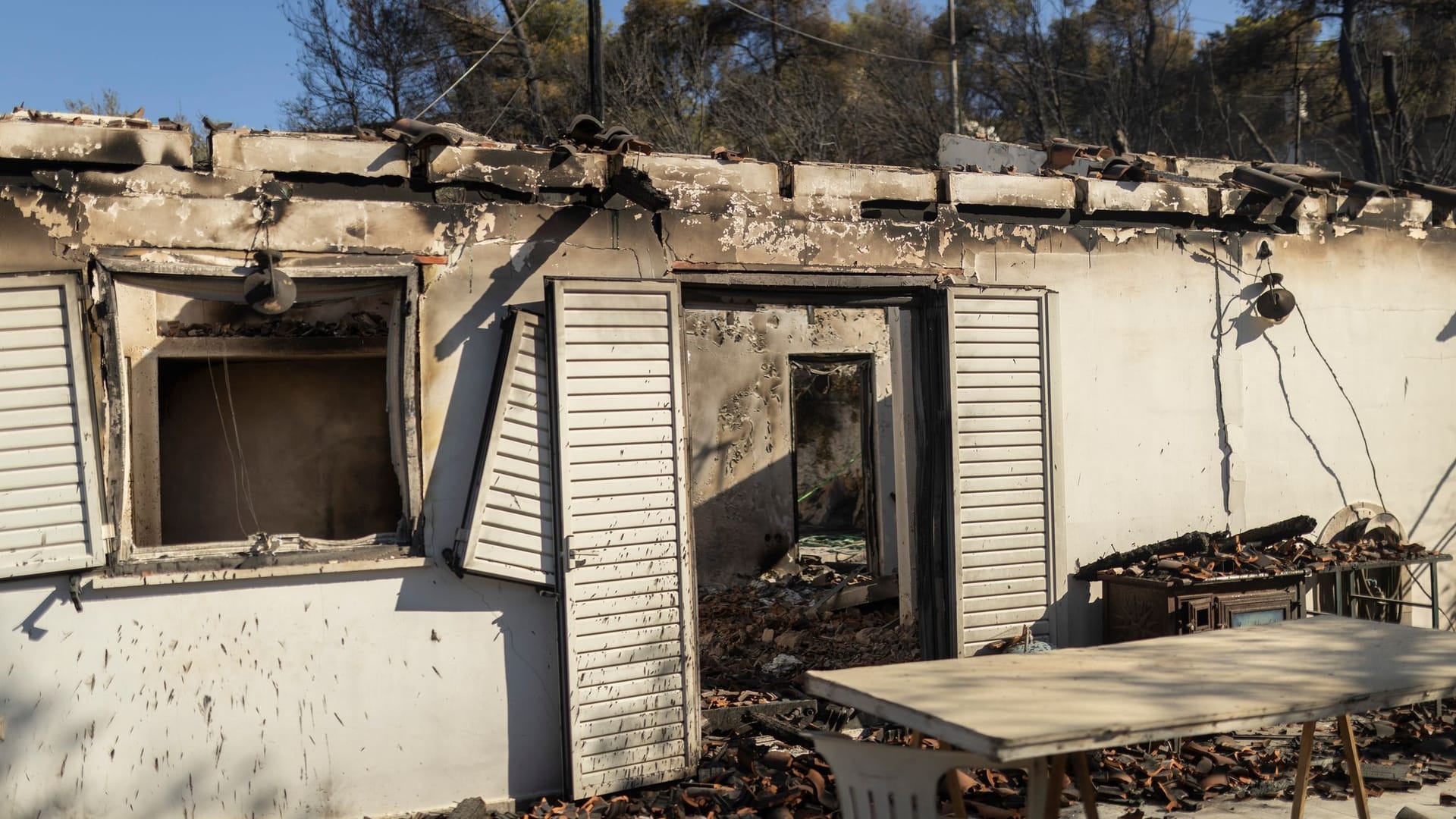 Nach dem Großbrand bei Athen