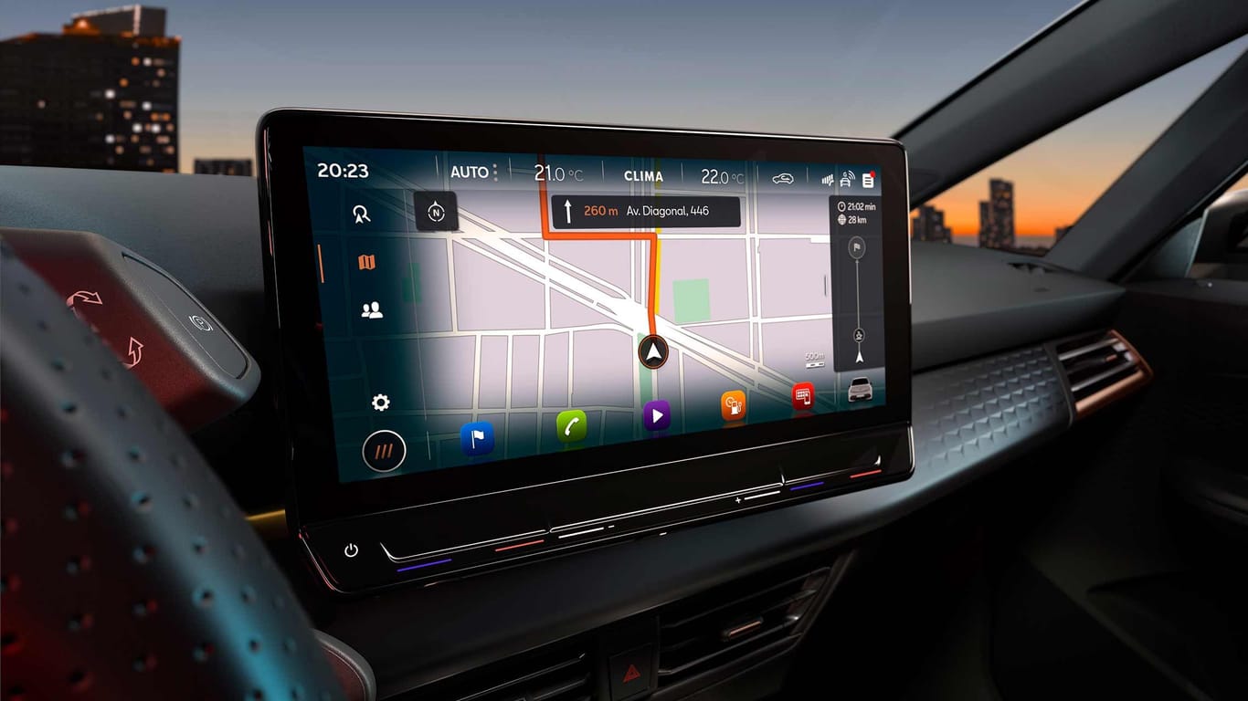 Im Innenraum des Cupra Born ist ein praktisches Infotainment-System verbaut, das sowohl Apple CarPlay als auch Android Auto unterstützt.