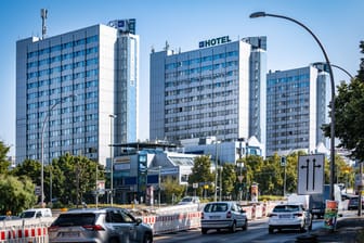 Berlin Lichtenberg die drei Gebäude vom City Hotel Berlin East an der Landsberger Allee im OT Hohenschönhausen sollen als Flüchtlingsunterkunft dienen