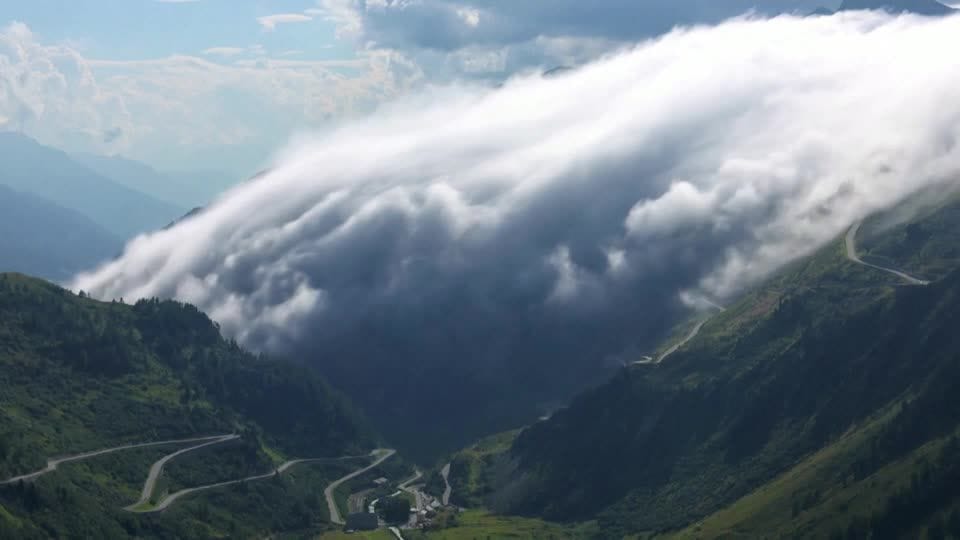 SCHWEIZ-ALPEN/WOLKEN