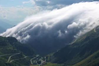 SCHWEIZ-ALPEN/WOLKEN