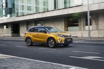 Der Suzuki Vitara in der Ausstattungslinie Comfort kommt unter anderem mit 17-Zoll-Leichtmetallfelgen.