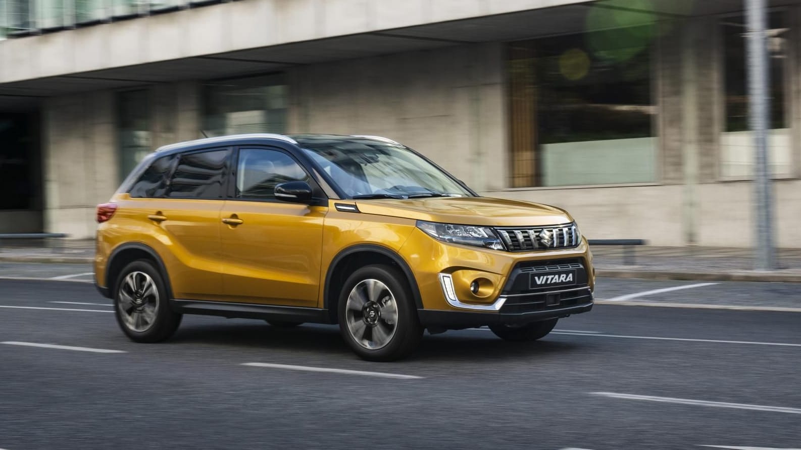 Der Suzuki Vitara in der Ausstattungslinie Comfort kommt unter anderem mit 17-Zoll-Leichtmetallfelgen.