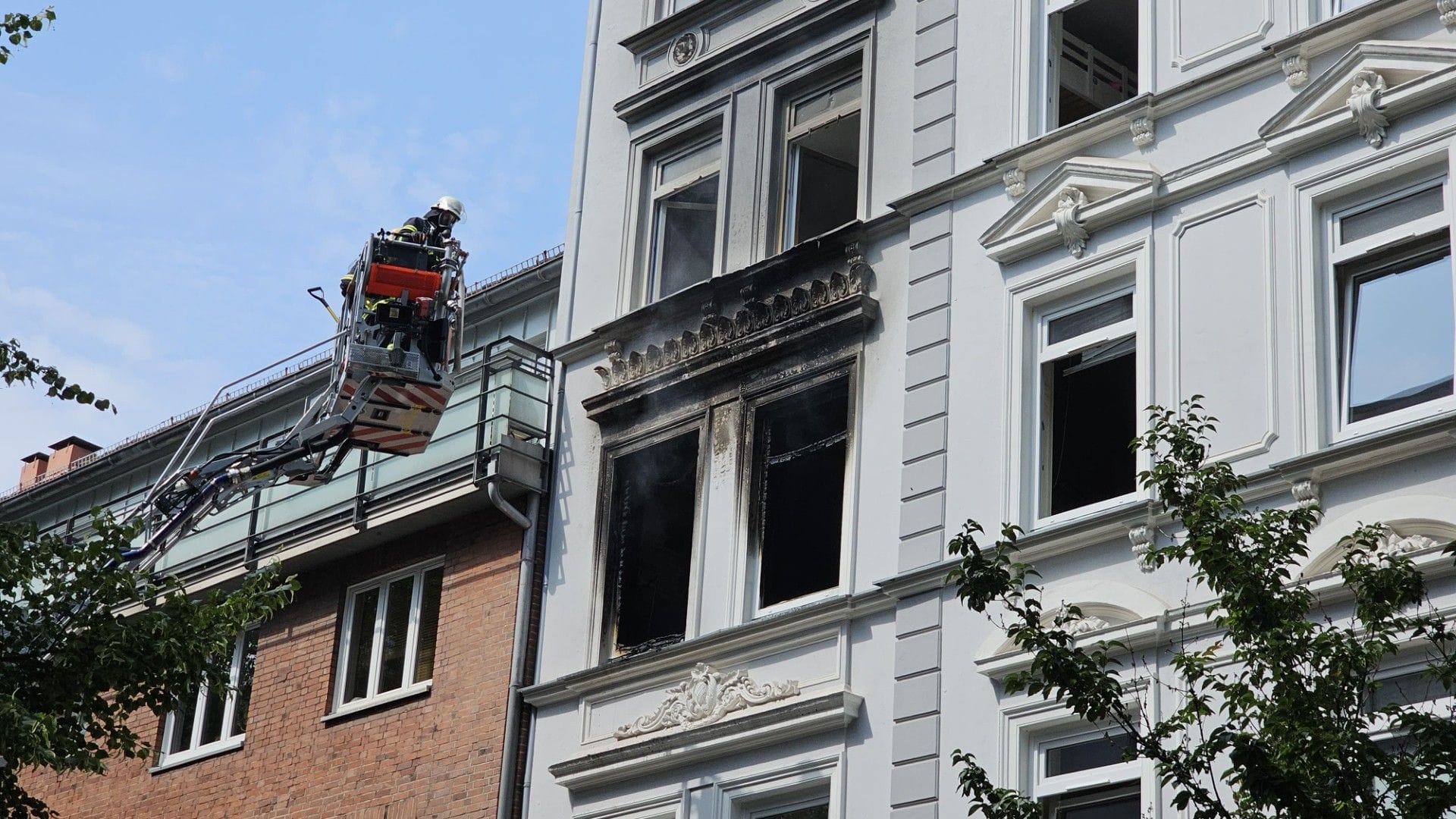 Hamburg: In der Hopfenstraße auf St. Pauli brannte am Samstagnachmittag eine Wohnung.