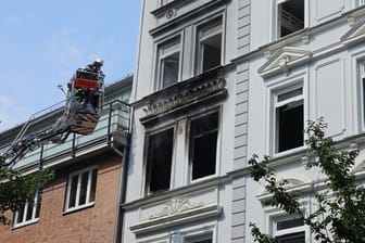 Hamburg: In der Hopfenstraße auf St. Pauli brannte am Samstagnachmittag eine Wohnung.