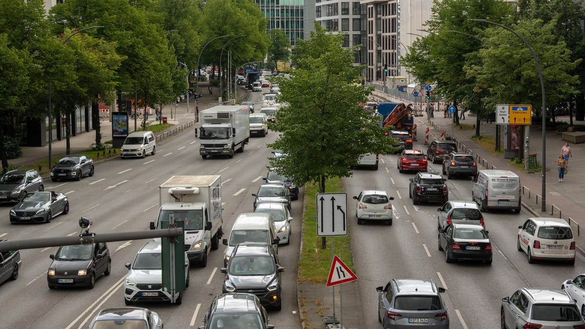 Staugefahr In Hamburg So Umfahren Autofahrer Die Vollsperrungen Auf A24 Und A1 - mjt613e
