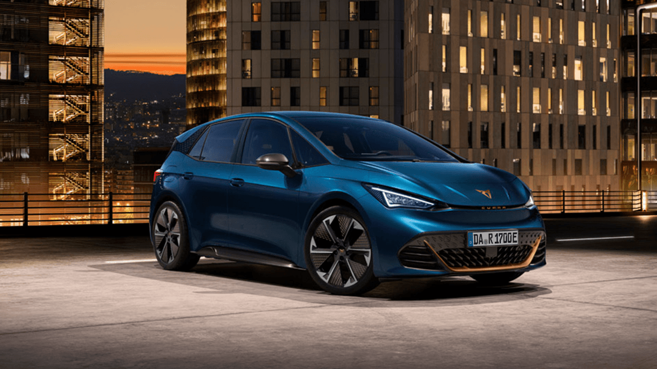 Der Cupra Born ist eine Elektro-Limousine mit einem 231 PS starken Motor und 548 Kilometern Reichweite.