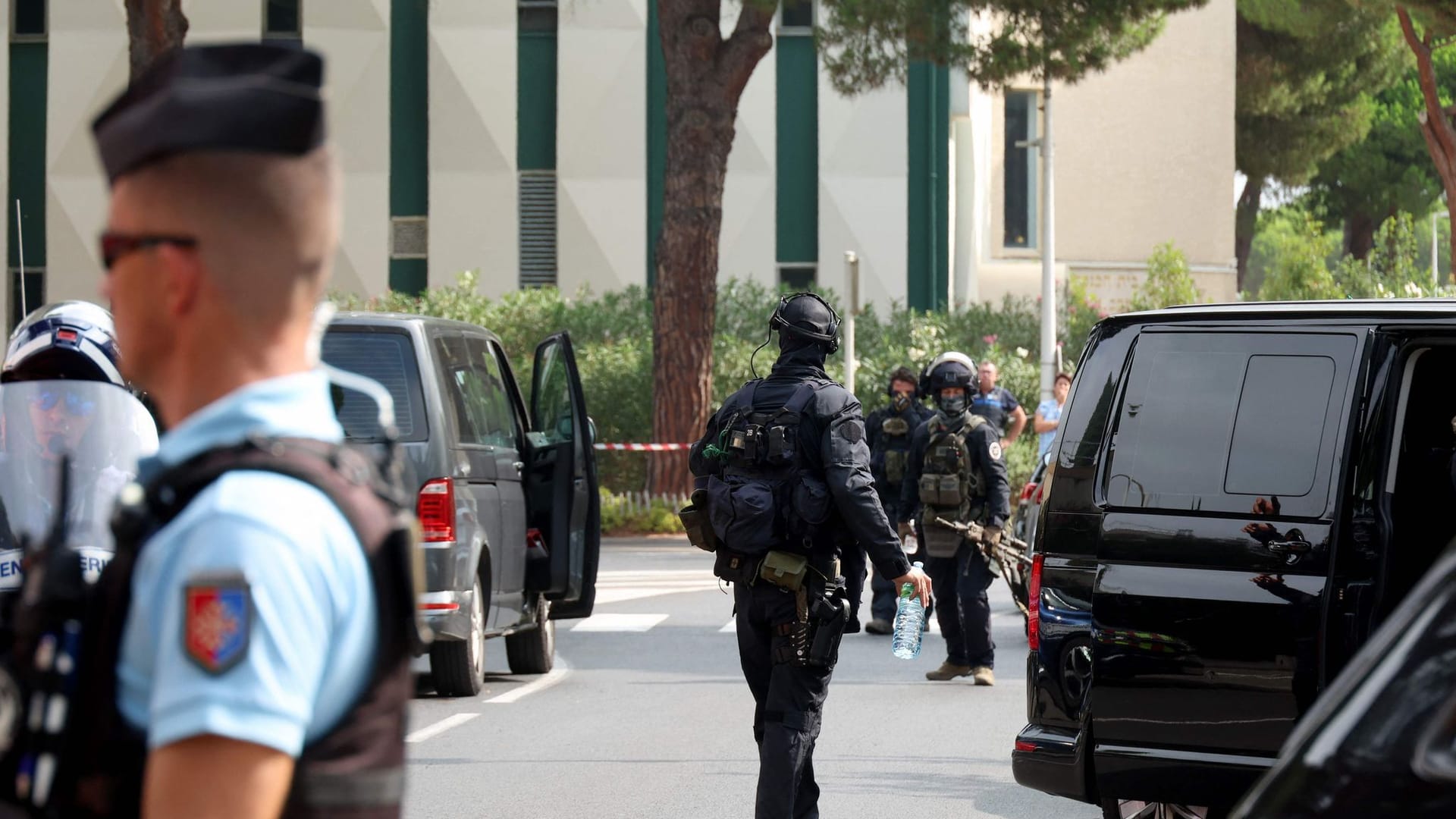 Terrorverdacht nach Explosion vor Synagoge in Südfrankreich