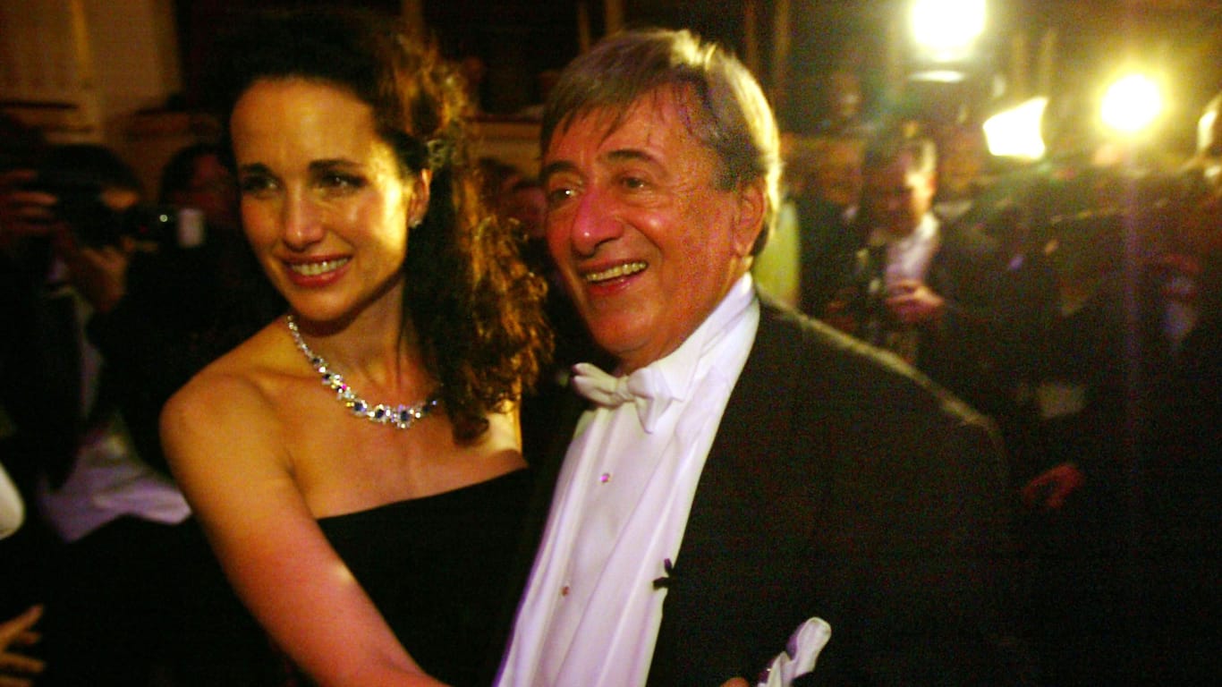 US-Schauspielerin Andie MacDowell und Richard Lugner 2004 beim Wiener Opernball