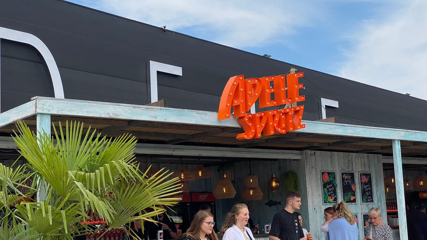 Das Kultgetränk gibt es bei der "Adele Spritz"-Bar.