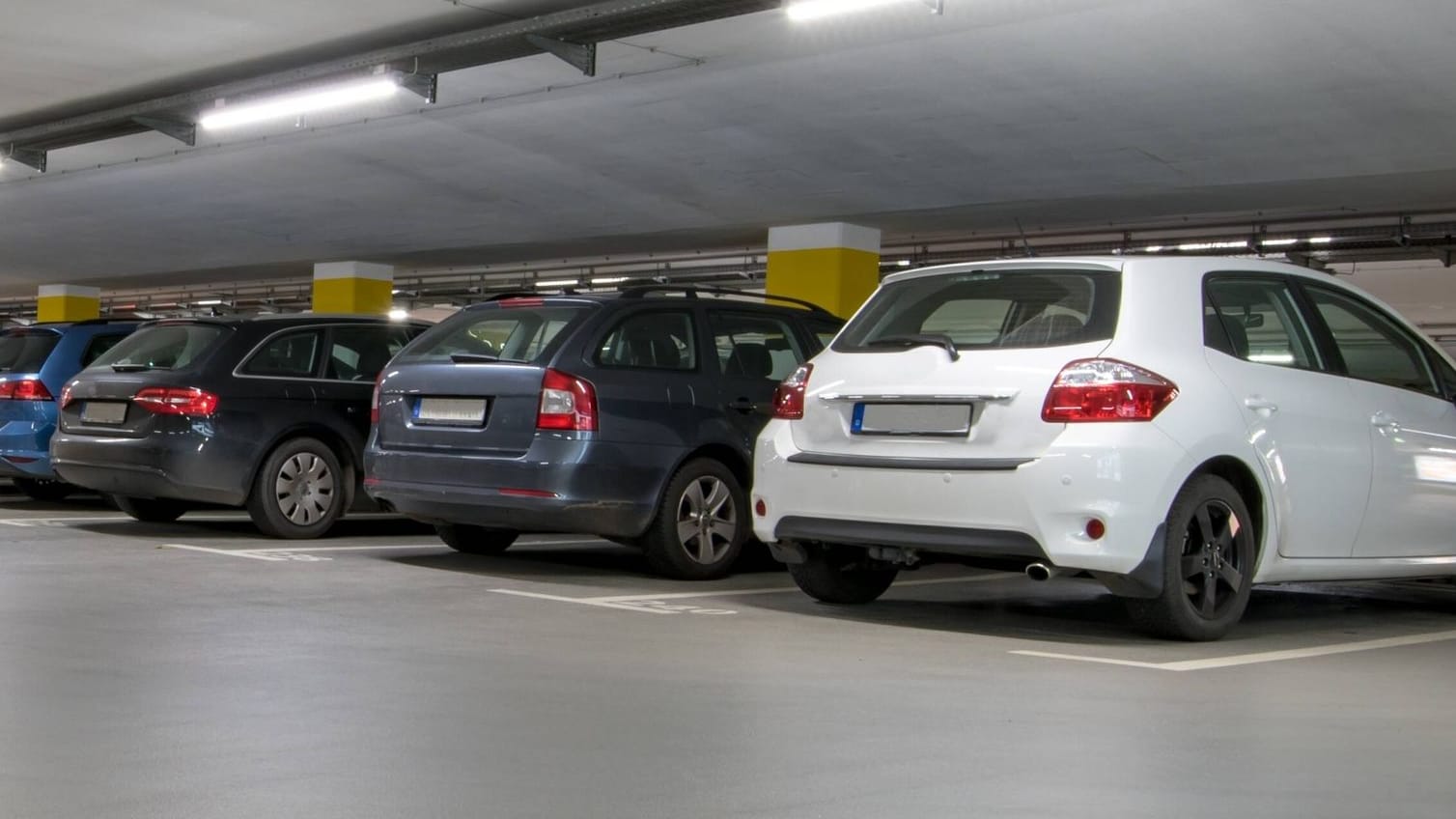 Parkhaus: Wer hier parkt, sollte die dort angebrachten Schilder beachten.