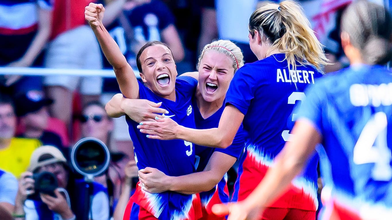 Gold! Mallory Swanson (li.) bejubelt ihr Tor zum 1:0 für die USA.