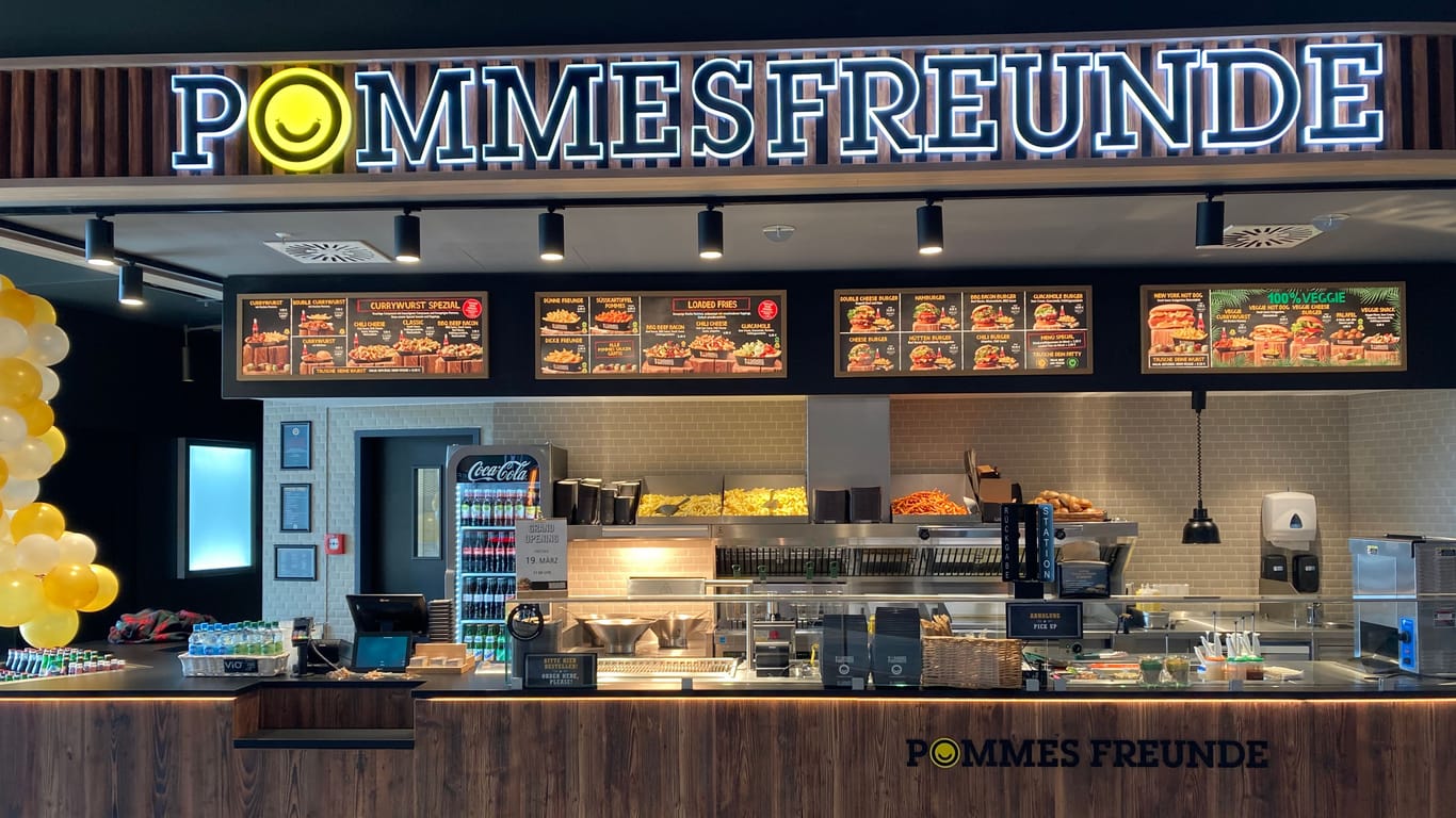 Ein Store von Pommes Freunde (Archivbild): Ähnlich wird auch die Filiale am Münchner Flughafen aussehen.