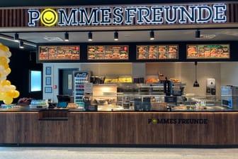 Ein Store von Pommes Freunde (Archivbild): Ähnlich wird auch die Filiale am Münchner Flughafen aussehen.