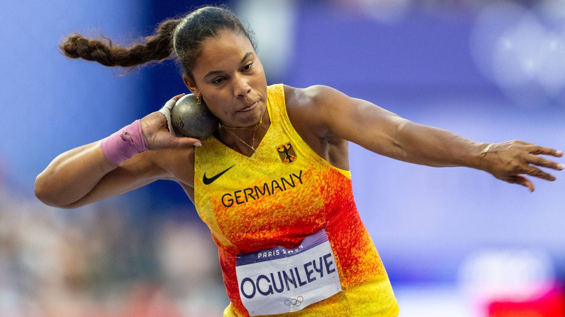 Goldstoß: Yemisi Ogunleye holte überraschend den Sieg im Olympischen Kugelstoß-Wettbewerb.