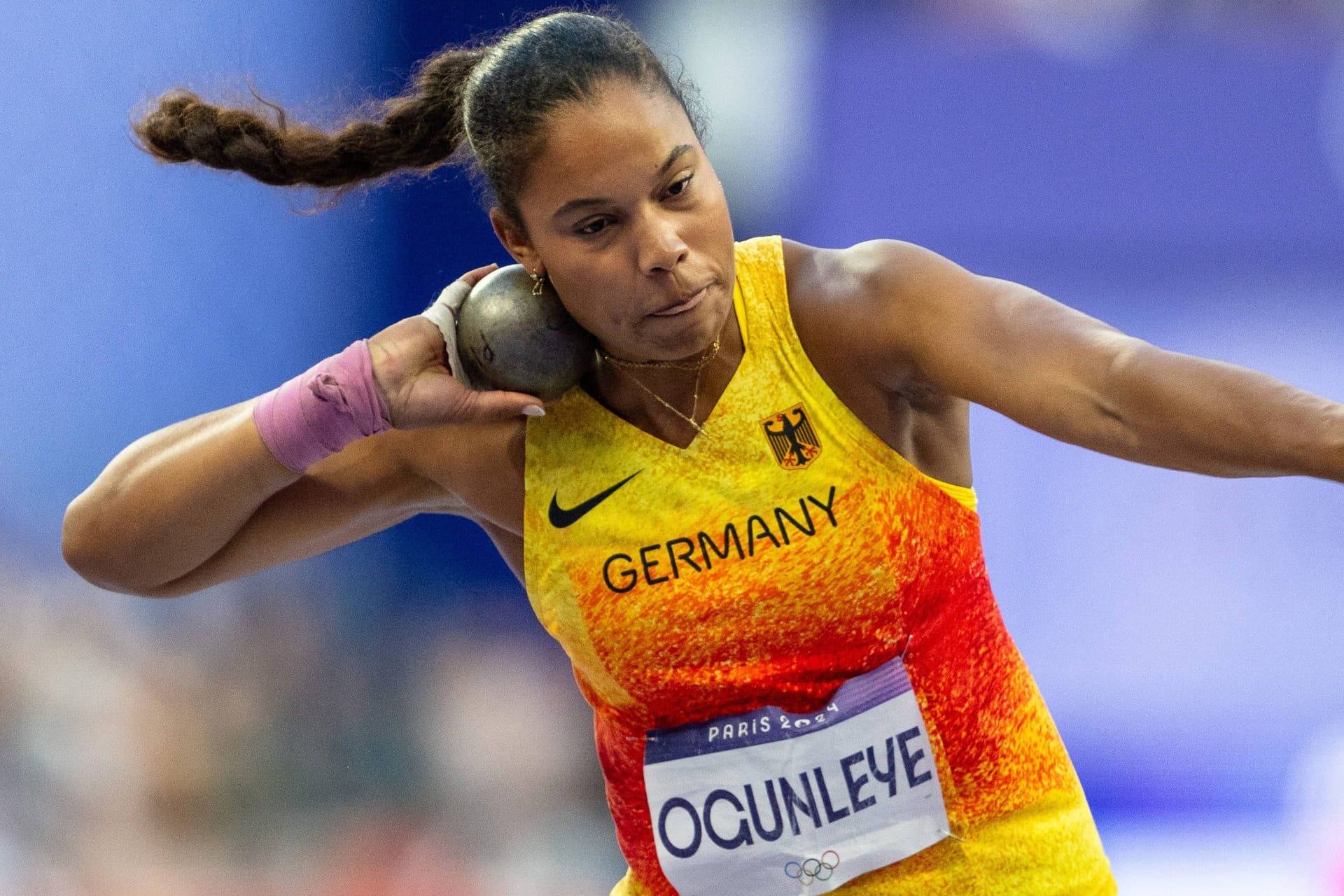 Goldstoß: Yemisi Ogunleye holte überraschend den Sieg im Olympischen Kugelstoß-Wettbewerb.