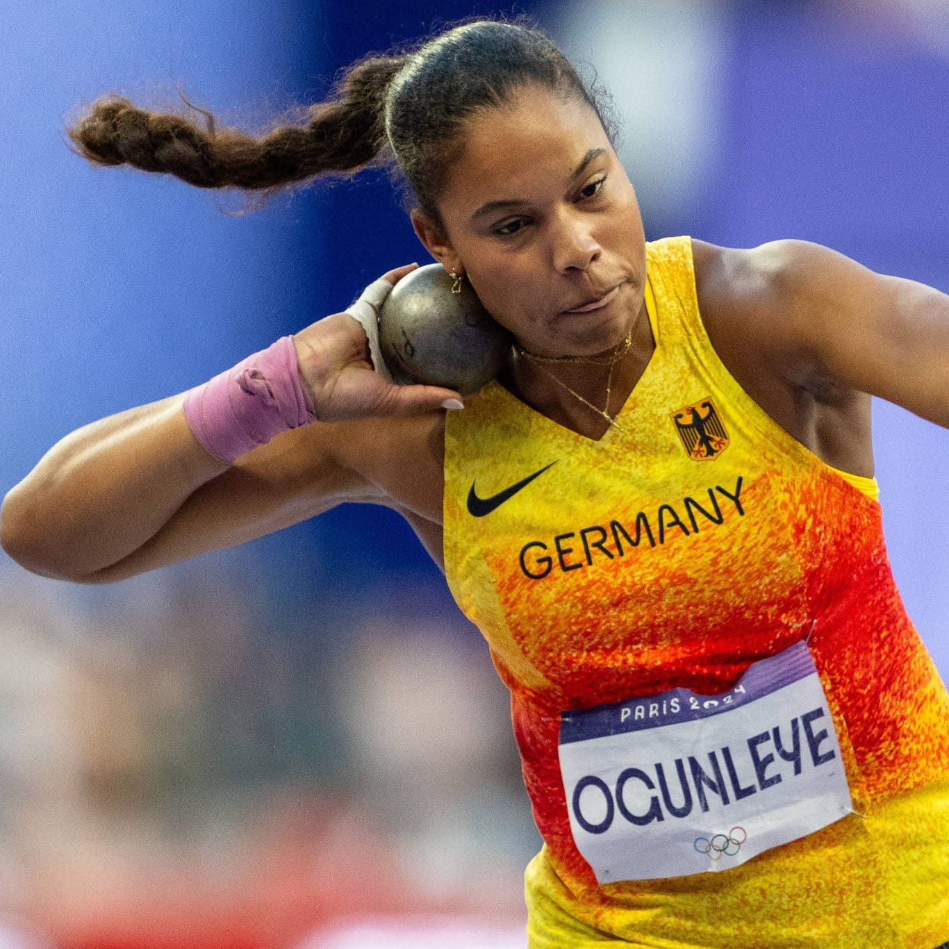 Goldstoß: Yemisi Ogunleye holte überraschend den Sieg im Olympischen Kugelstoß-Wettbewerb.