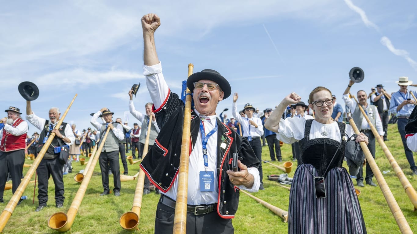 Guinness-Weltrekord im Alphorn-Blasen der Schweiz