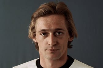 Der damalige deutsche Fußball-Nationalspieler Hans Weiner, Lizenzspieler bei Hertha BSC für die Saison 1978/1979, aufgenommen im April 1978.