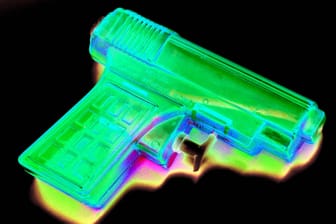 Eine grüne Wasserpistole (Symbolbild): Der Mann wurde angezeigt.