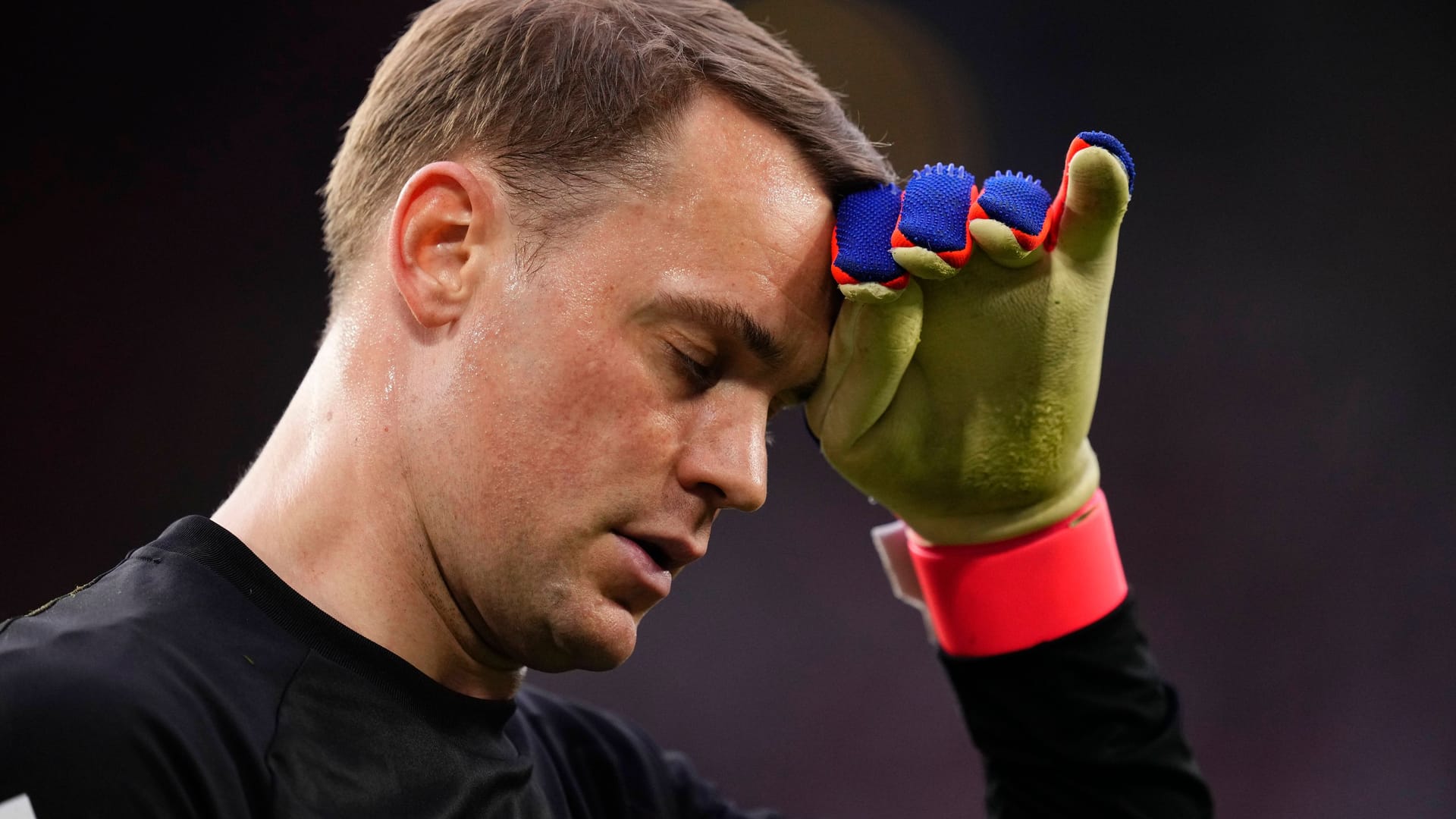 Vor dem Abschied aus der DFB-Elf? Torwart Manuel Neuer steht vor einer wichtigen Entscheidung.