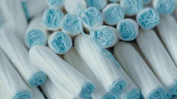 Weit verbreitetes Produkt: Mehr als die Hälfte der Menstruierenden in Deutschland nutzt während der Periode Tampons.