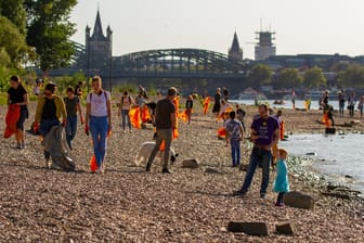 Deutzer Aktion beim Rhine CleanUp 2019 (Archivbild): In diesem Jahr die Aktion am Rheinunfer auf Höhe des Jugendparks statt.