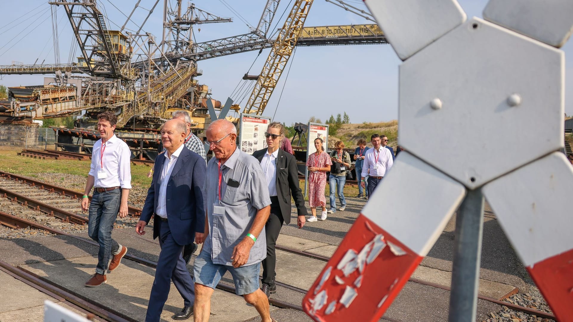 Bundeskanzler Scholz besucht ehemalige Braunkohleregion