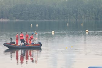 Großeinsatz für die Feuerwehren am Montagabend am Blausteinsee bei Eschweiler:Auch zwei Hubschrauber waren an der Suche beteiligt.