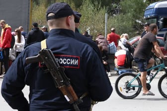 Russischer Polizist (Symbolbild): Der Deutsche soll kiloweise Gold geschmuggelt haben.