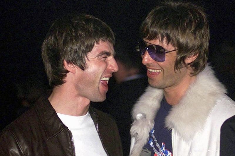 Oasis: Die Brüder Noel (l.) und Liam Gallagher beenden ihren Streit.