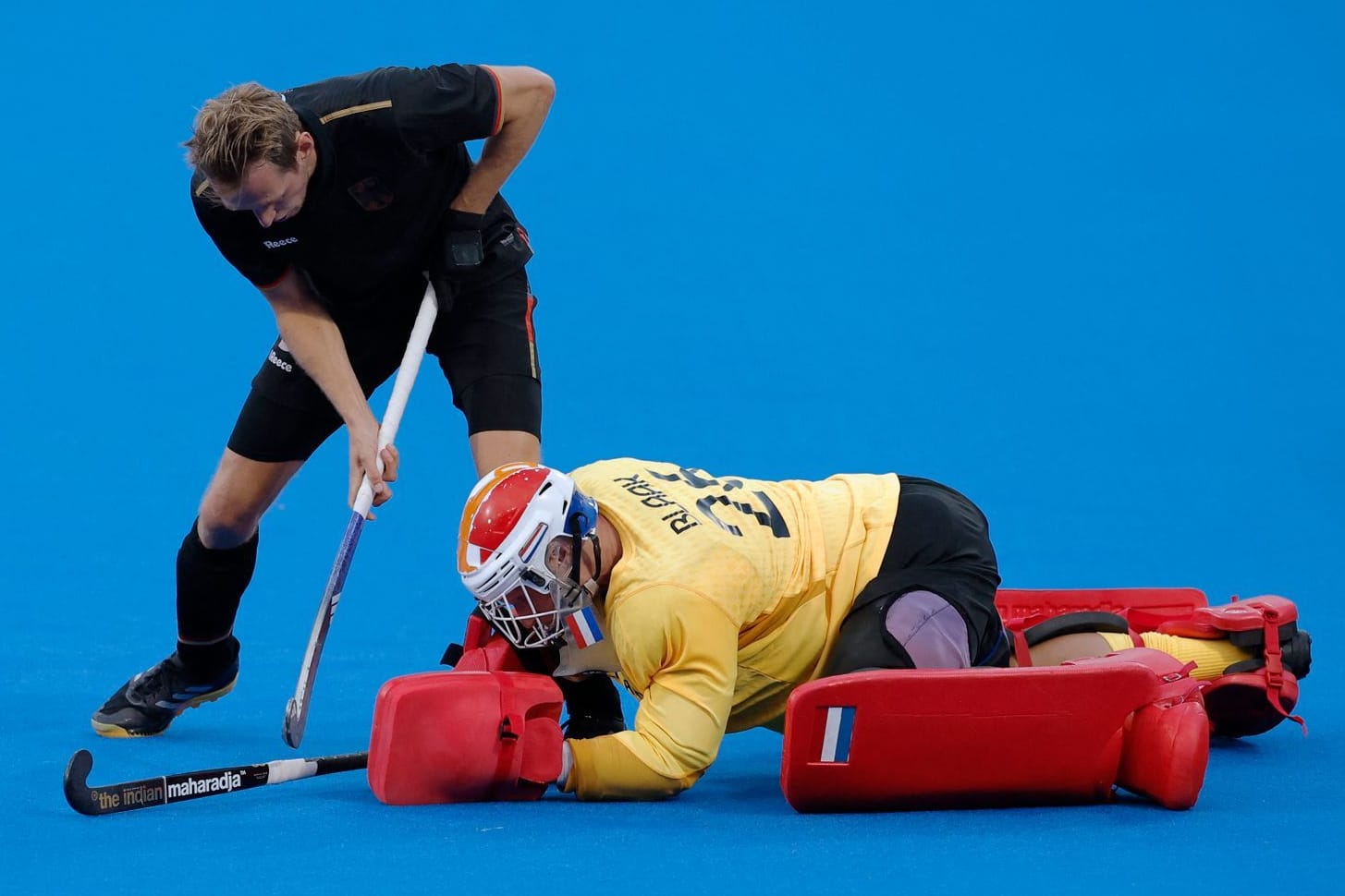 Kein Durchkommen: Niklas Wellen scheitert an Niederlande-Keeper Pirmin Blaak.