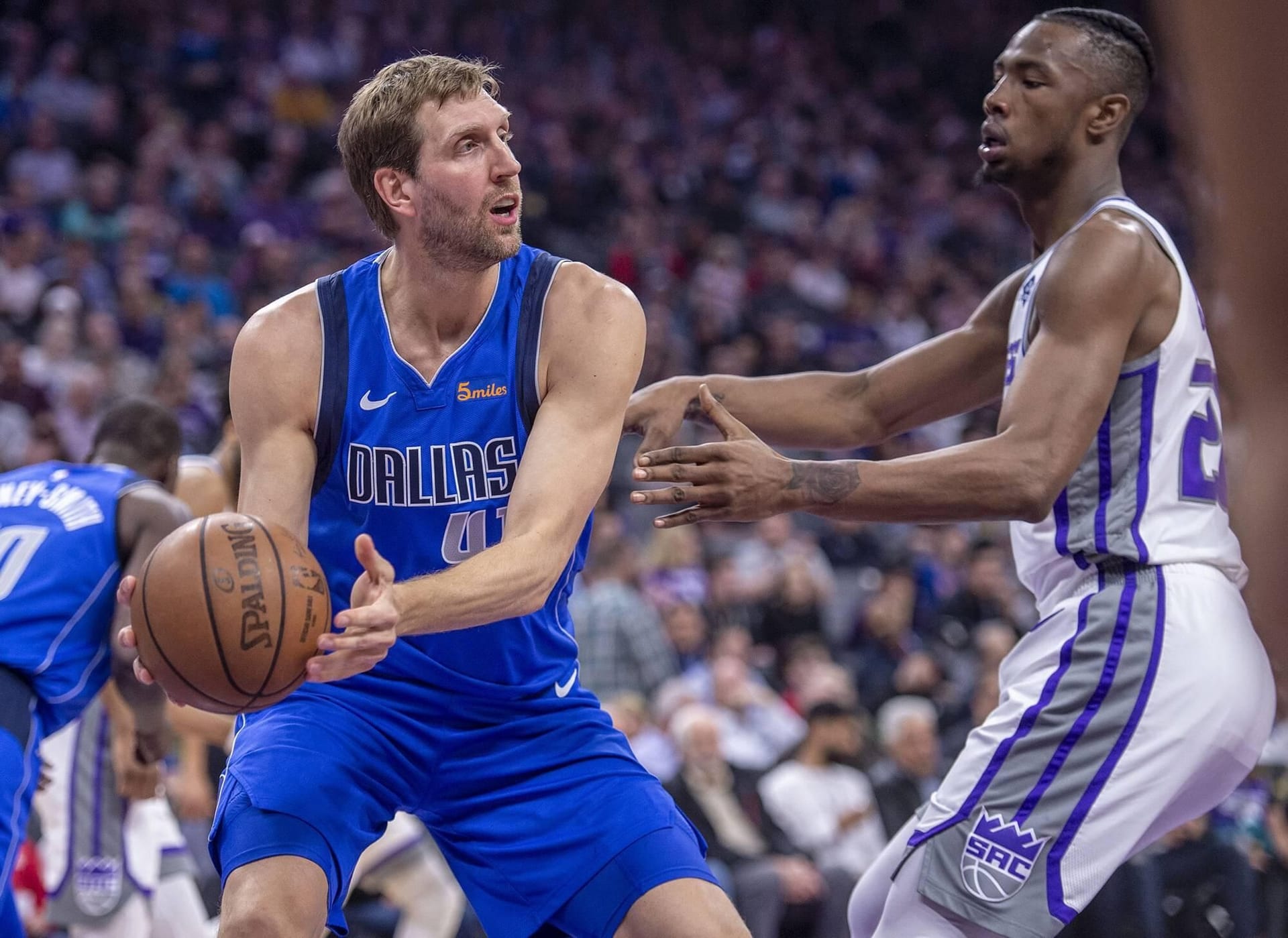 Einer der Besten der NBA-Geschichte: Dirk Nowitzki (li.) prägte die Dallas Mavericks über zwei Jahrzehnte.