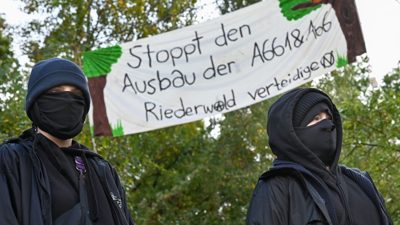 Protest gegen geplante Waldrodung in Frankfurt am Main