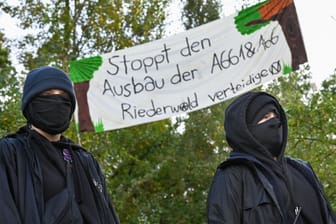 Protest gegen geplante Waldrodung in Frankfurt am Main