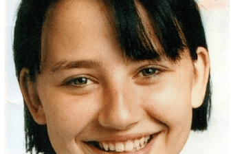 Mit diesem Foto fahndet die Polizei bis heute nach der 2001 verschwundenen Katrin Konert. Sie wurde zuletzt im niedersächsischen Bergen/Dumme gesehen.