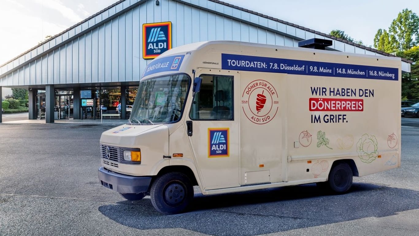 Auch auf dem Parkplatz einer Münchner Filiale wird der günstige Döner im August serviert.