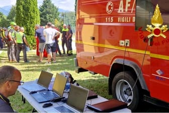 Rettungseinheiten suchen Anfang August nach dem deutschen Arzt Marcus Maurer.